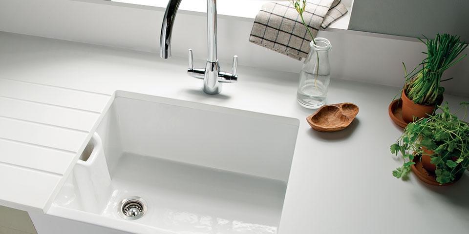 Акриловый камень в интерьере кухни