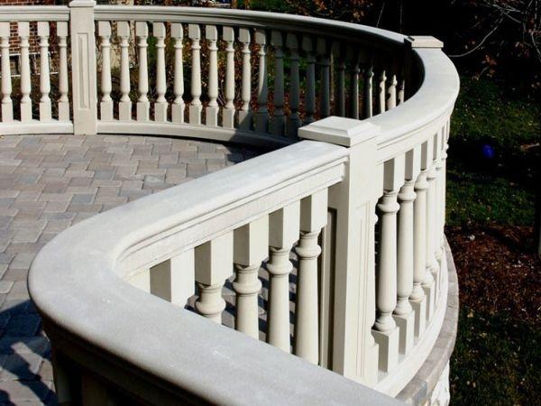 Уличная балюстрада из бежевого мрамора