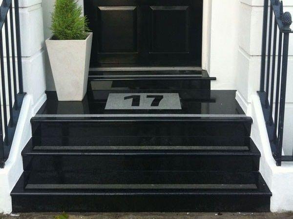 Отделка лестницы гранитом