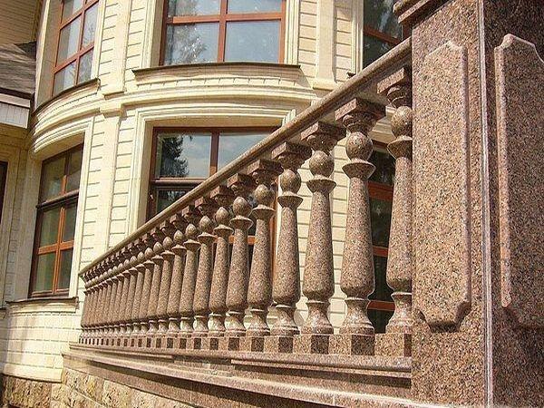 Гранитная балюстрада в экстерьере