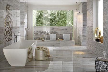 Отделка крупной плиткой и мозаикой из светло-серого мрамора Отделка крупной плиткой и мозаикой из светло-серого мрамора