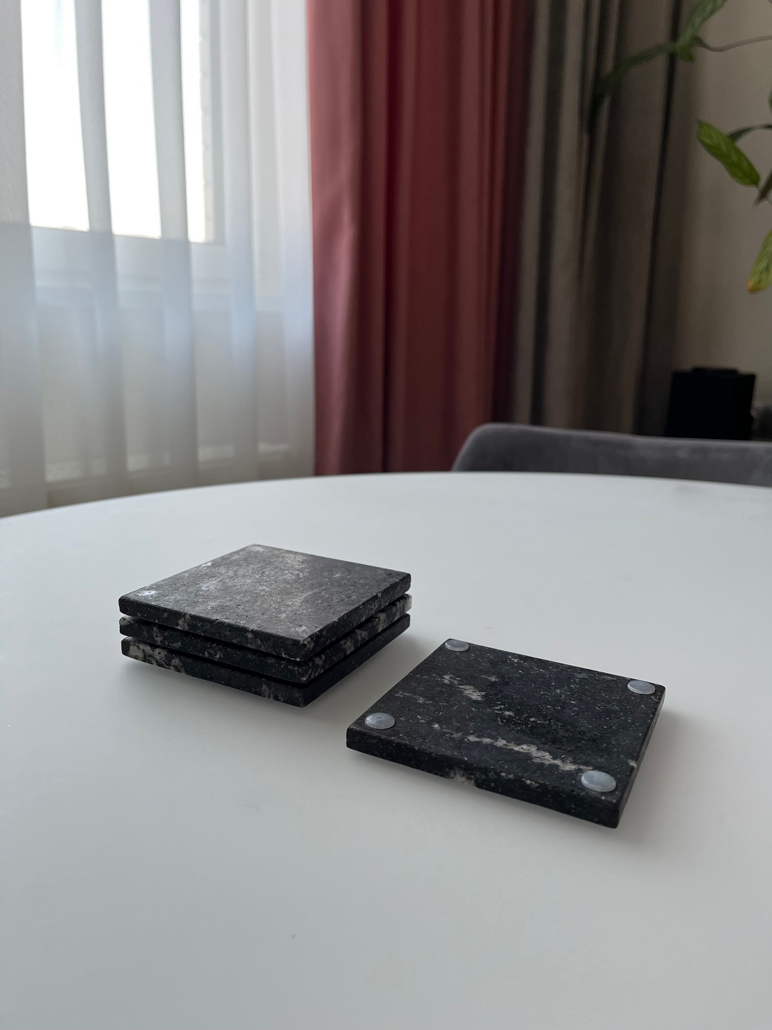 СПK Набор из 2х шт Подставка квадратная (90х90х8 мм)/Гранит Гранатовый Амфиболит/Черный/Антик - изображение 3