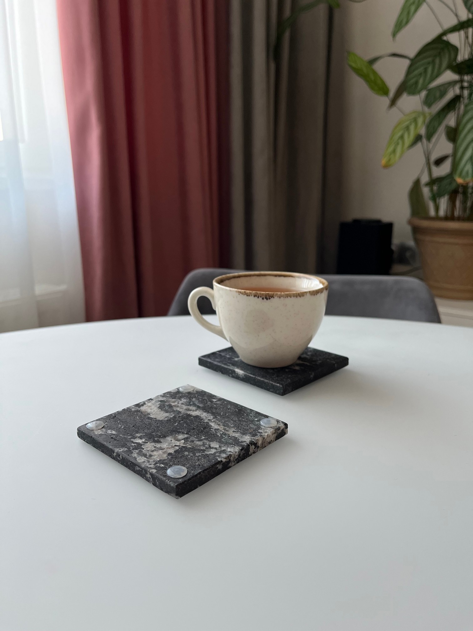 СПK Набор из 2х шт Подставка квадратная (90х90х8 мм)/Гранит Гранатовый Амфиболит/Черный/Антик - изображение 5