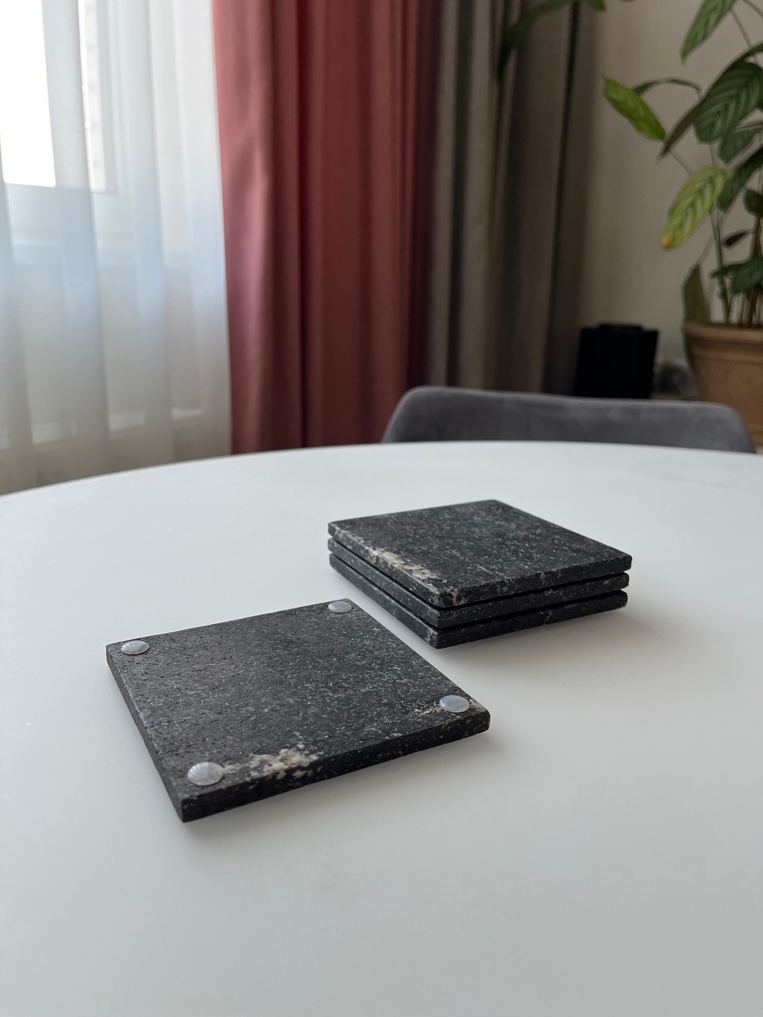 СПK Набор из 4х шт Подставка квадратная (105х105х8 мм)/Гранит Гранатовый Амфиболит/Черный/Антик - изображение 2