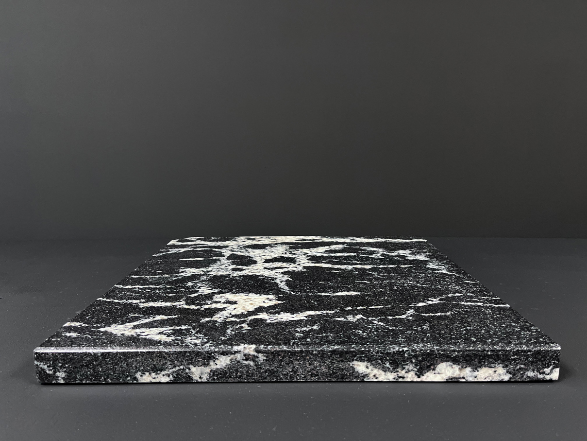 Изображение Столешница O3.1 (410х410х30 мм)/Гранит Гранатовый Амфиболит/Черный/Полировка