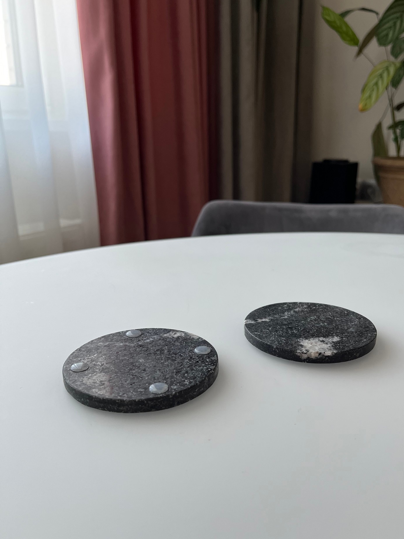 СПK Набор из 4х шт Подставка круглая (90х90х8 мм)/Гранит Гранатовый Амфиболит/Черный/Антик - изображение 2