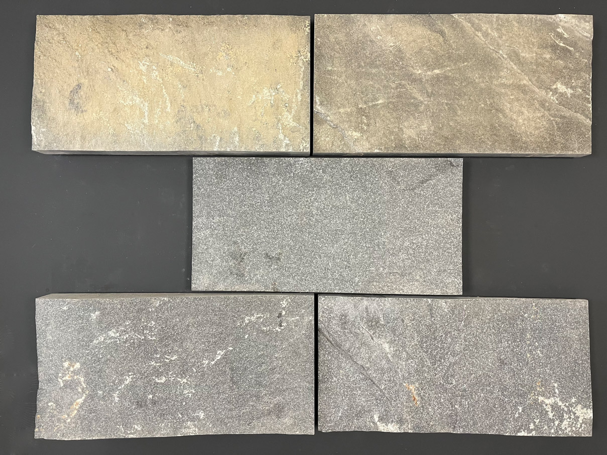 Изображение Плитка толщ 10-40 (600х300х10 мм)/Гранит Габбро/Черный/Скала, Натуральный скол