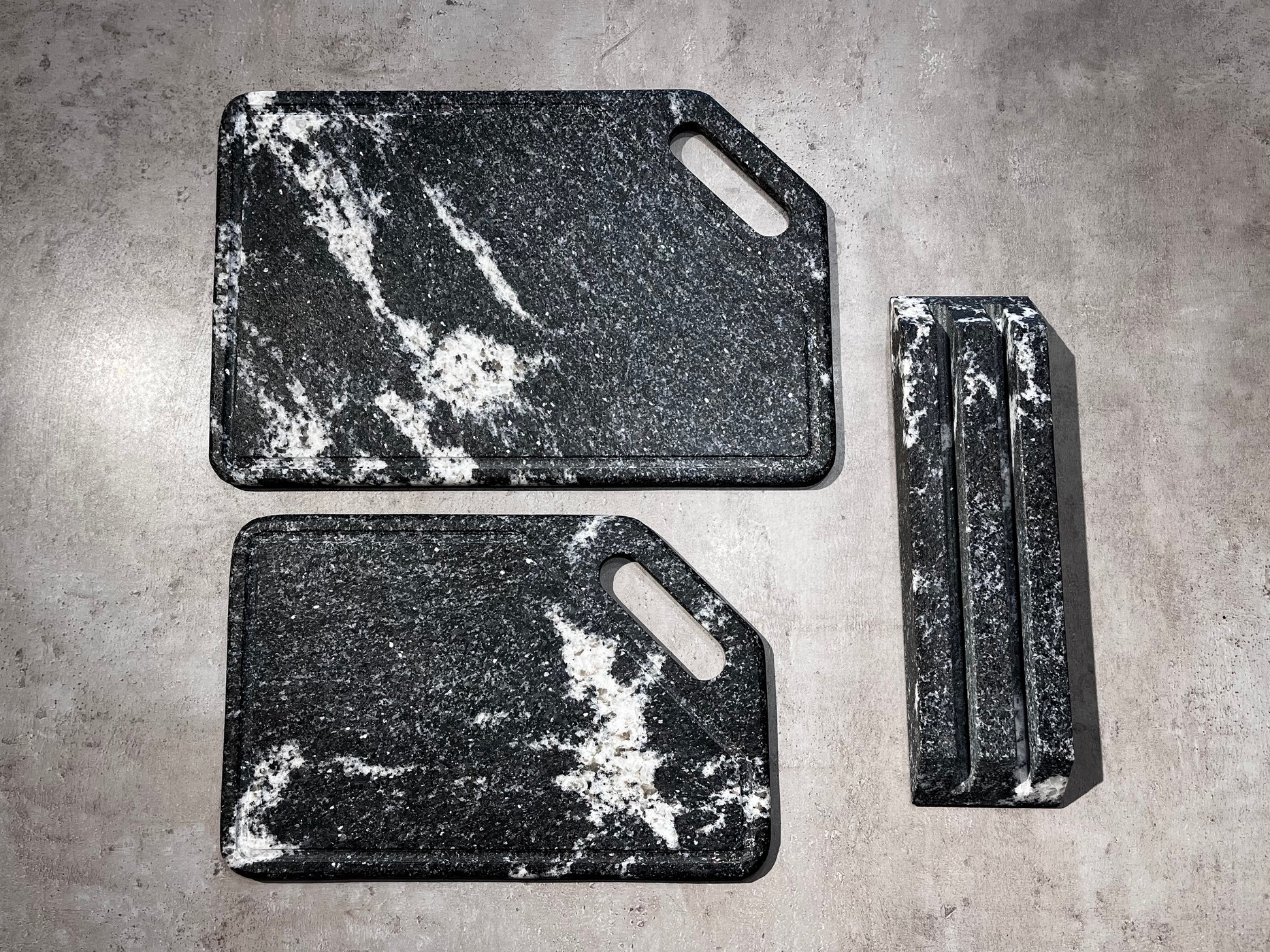 Изображение СПK Набор Разд. Доски с подставкой (360х250х80 мм)/Гранит Гранатовый Амфиболит/Черный/Антик