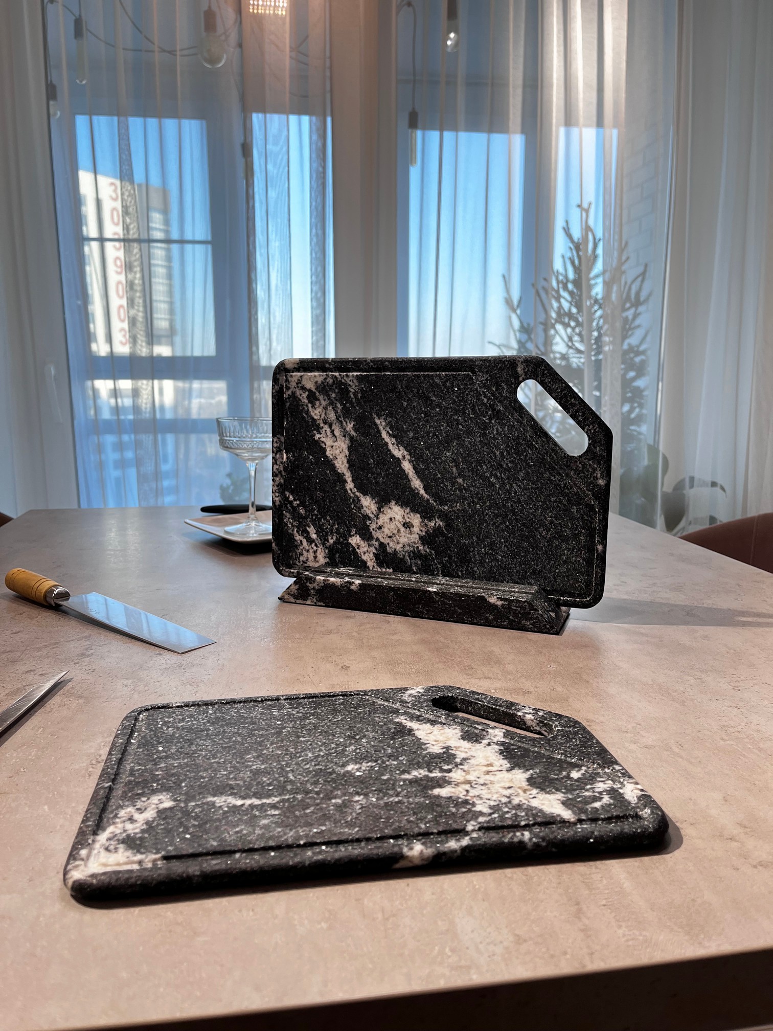 СПK Набор Разд. Доски с подставкой (360х250х80 мм)/Гранит Гранатовый Амфиболит/Черный/Антик - изображение 5