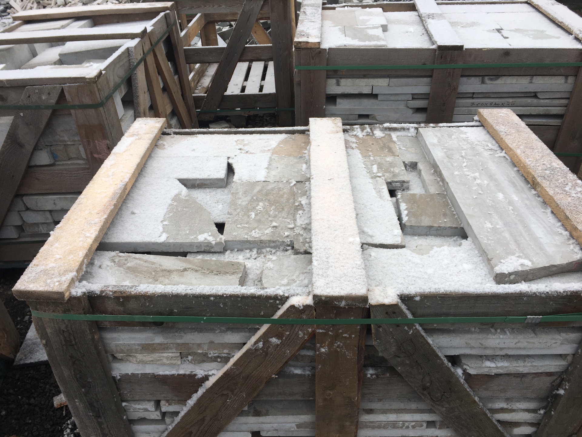 Изображение Остатки (не мерные) E3761 (1х1х30 мм)/Известняк Jura Grey/Серый/Лощение