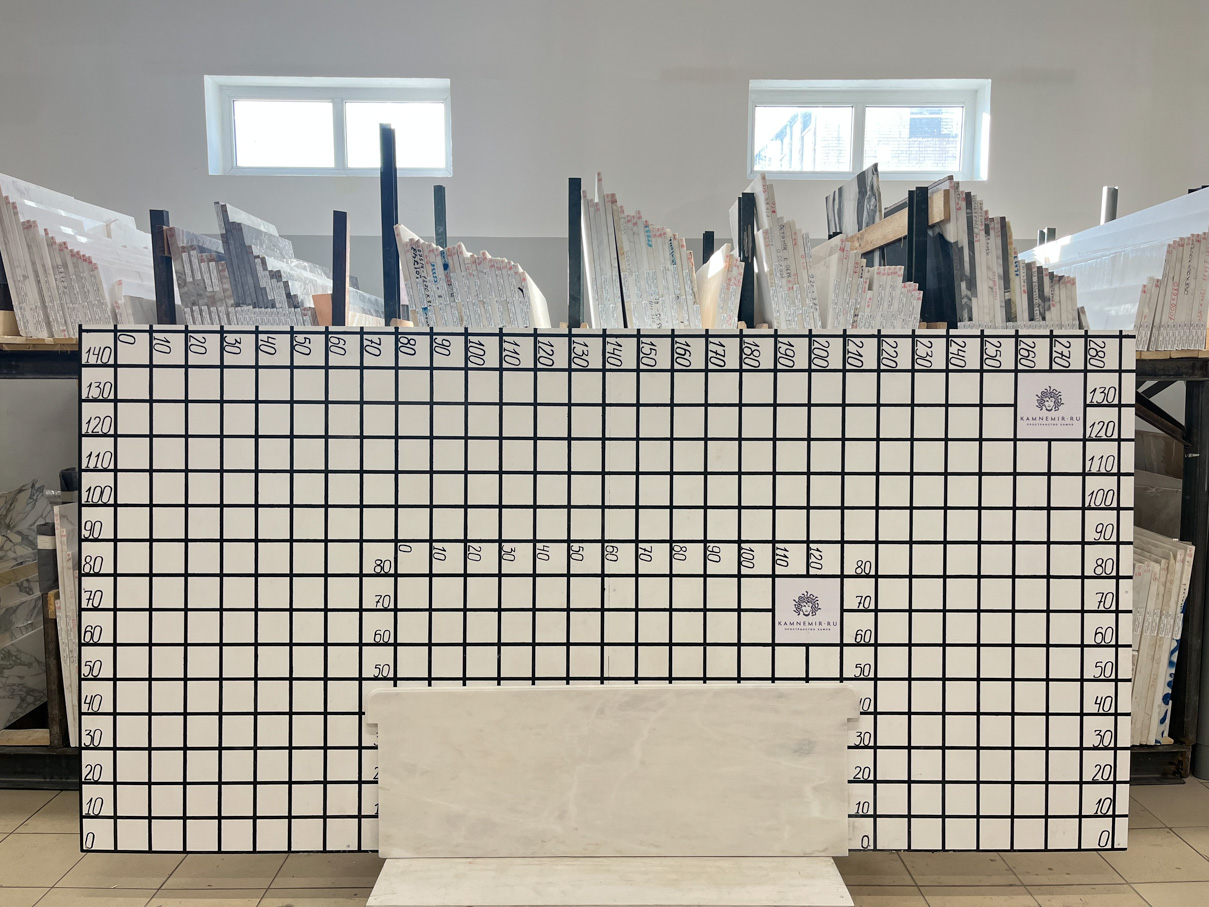 Изображение Подоконник F4570 (1350х490х30 мм)/Мрамор Bianco Lasa Vena Oro/Белый/Полировка