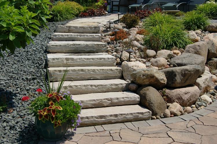 Камень в ландшафте изображение 4