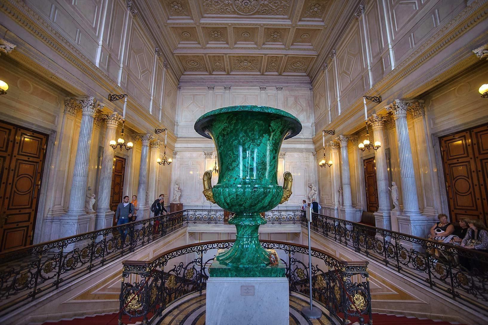 Малахитовая ваза 