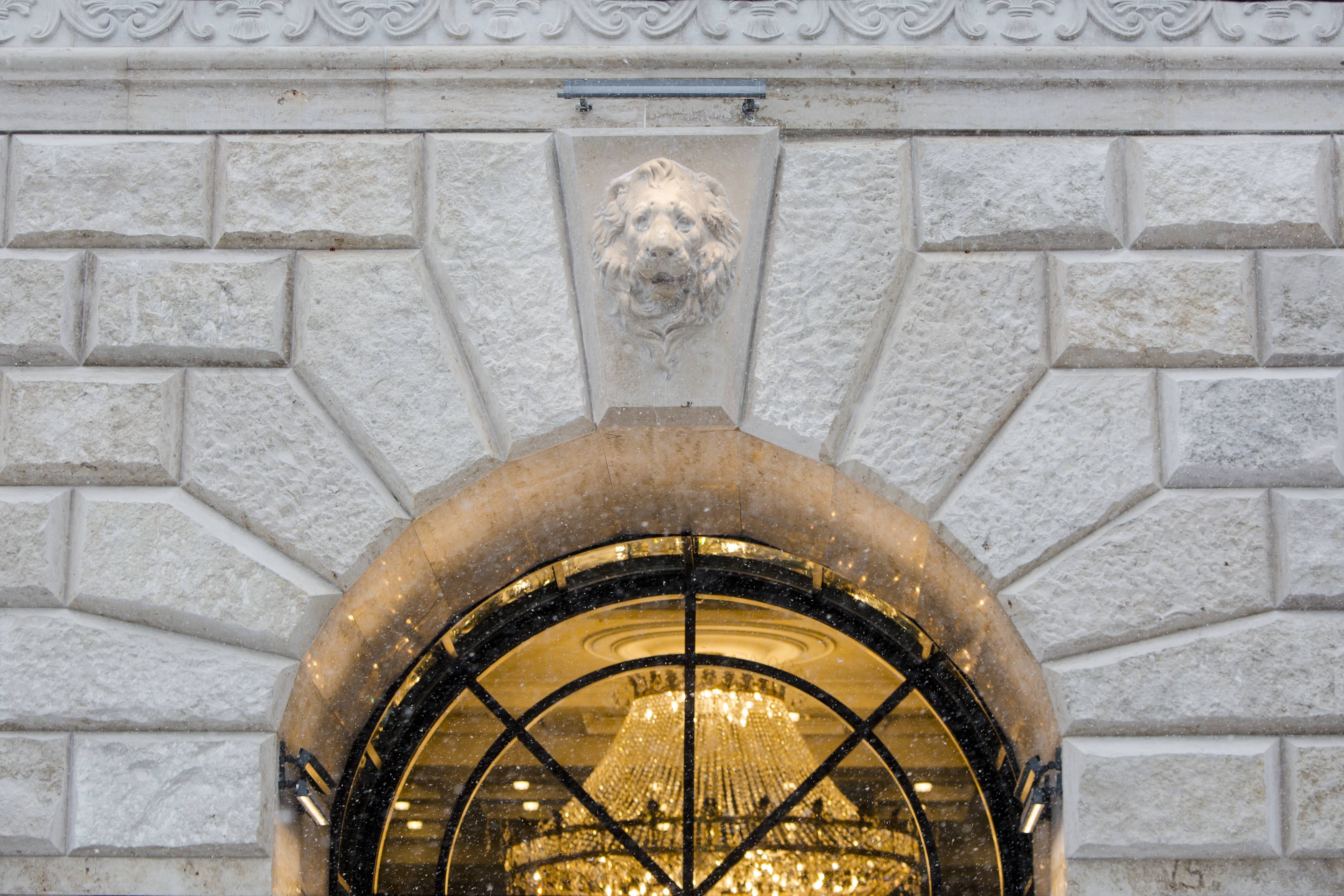 Украшение фасада