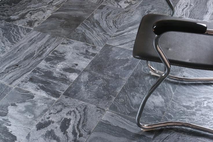 Отделка пола кварцитом