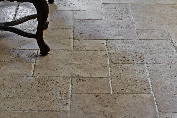 пол из травертина