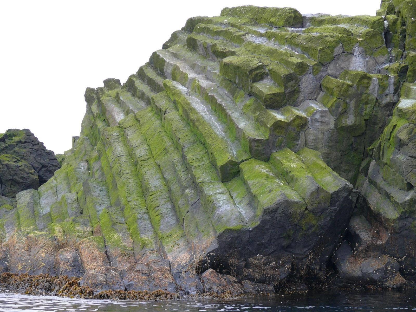 Столбчатый базальт. Гавайи, США Столбчатый базальт. Гавайи, США