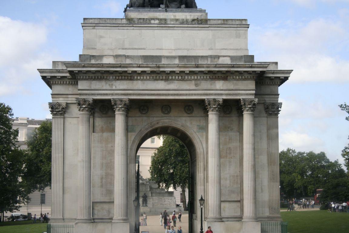 Арка из мрамора