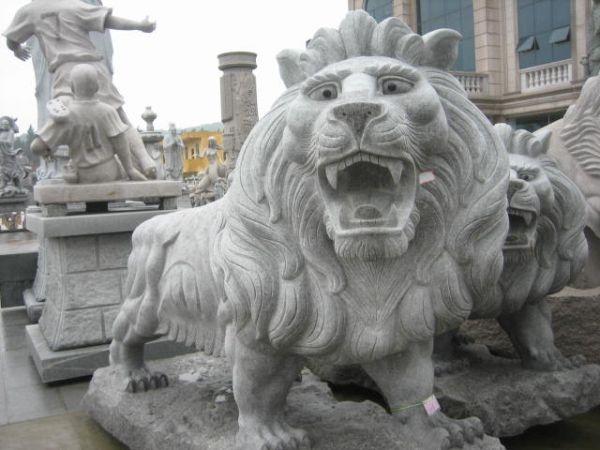 Гранитный лев в восточном стиле