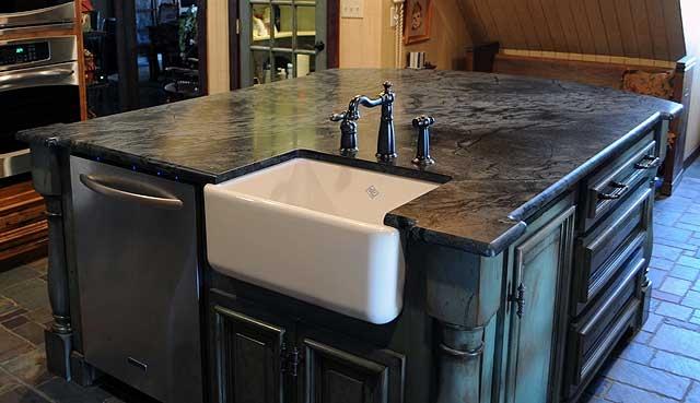 Лощеный черный гранит