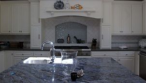 Стол из синего гранита