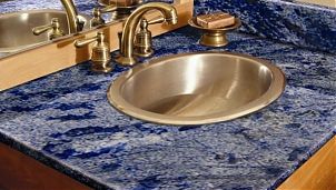 Столешница из синего гранита Azul Bahia