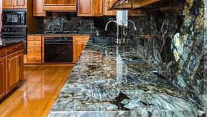 Отделка кухни Lemurian Blue