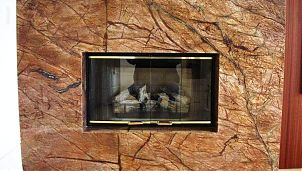 Камин из мрамора Bidasar Brown