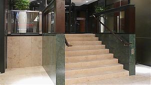 Мрамор и юрский камень в интерьере