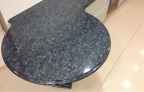 Столешница для кухни из лабрадорита Blue Pearl