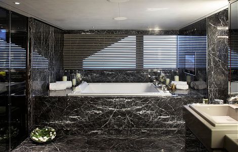 Мрамор Grigio Carnico в отделке ванной комнаты