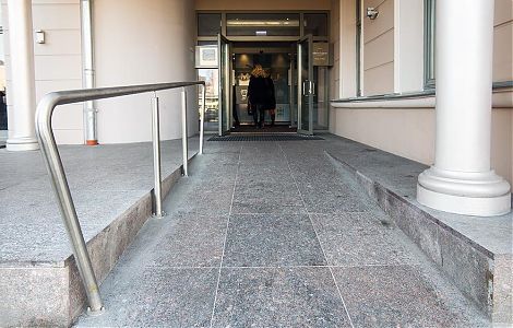 Отель: входная группа в граните Tan Brown