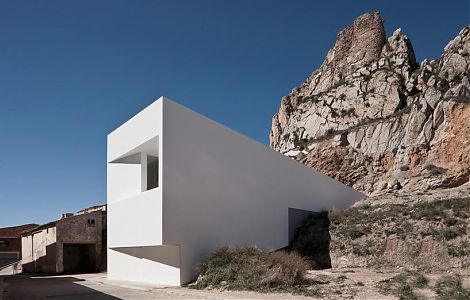 Современная белоснежная вилла в стиле хай-тек изображение 2