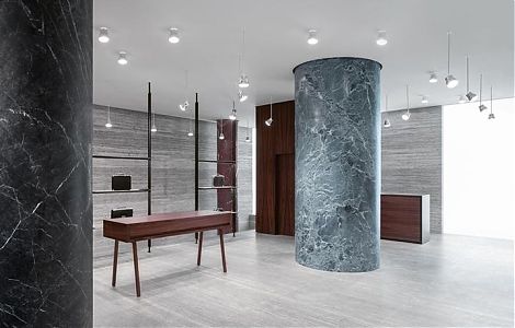 Отделка бутика итальянским полосчатым травертином изображение 7