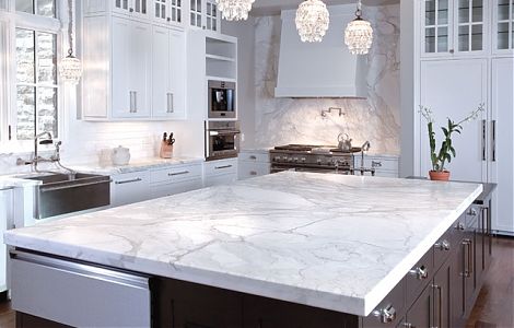 Элегантная кухня с отделкой Calacatta Vagli изображение 6