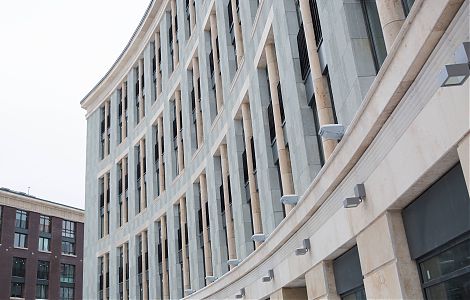 Каменная отделка фасада городского квартала изображение 1