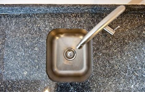 Кухонные столешницы из синего гранита Blue Pearl изображение 2