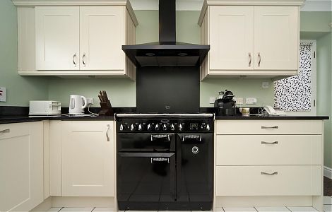 Отделка кухни. Рабочая зона в граните Black Galaxy изображение 4