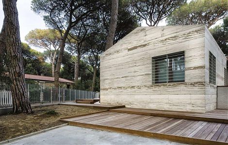 Травертин на фасаде изображение 7