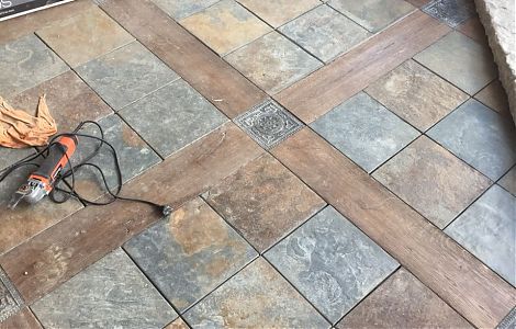 Укладка пола ржавым сланцем изображение 2
