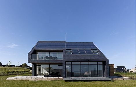 Фасад, облицованный черным сланцем изображение 4