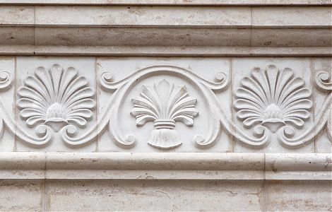 Цветочный фриз на фасаде изображение 1