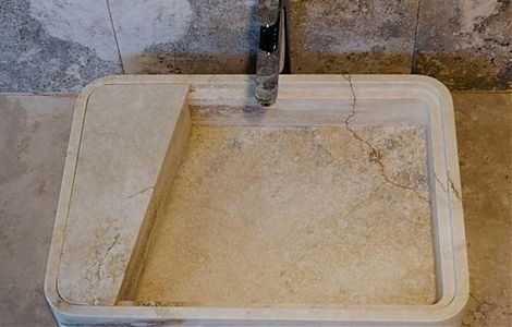Элегантная раковина из состаренного травертина изображение 2