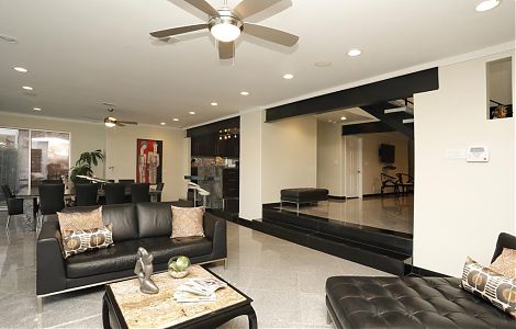 Белый гранит - отделка пола и лестницы в интерьере квартиры изображение 2