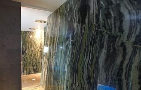 Банная зона, облицованная кварцитом Verde Bamboo изображение 2