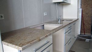 Столешница из гранита Madura Gold