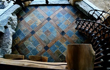 Укладка пола ржавым сланцем