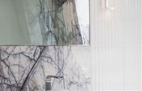 Ванная комната, облицованная мрамором Milas Lilac изображение 2