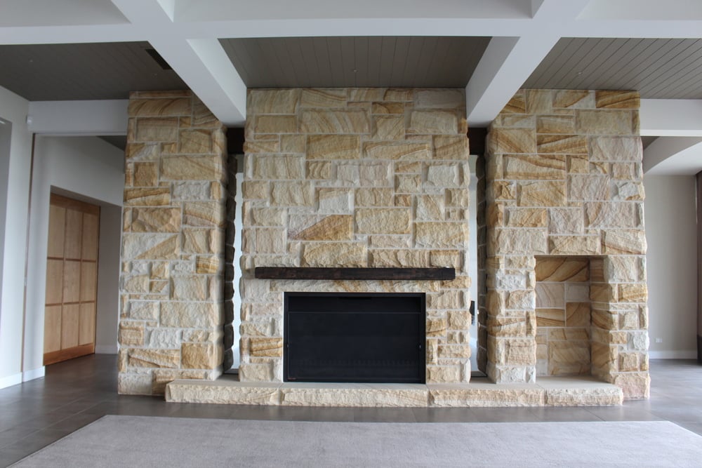 Камин из песчаника Камин из песчаника